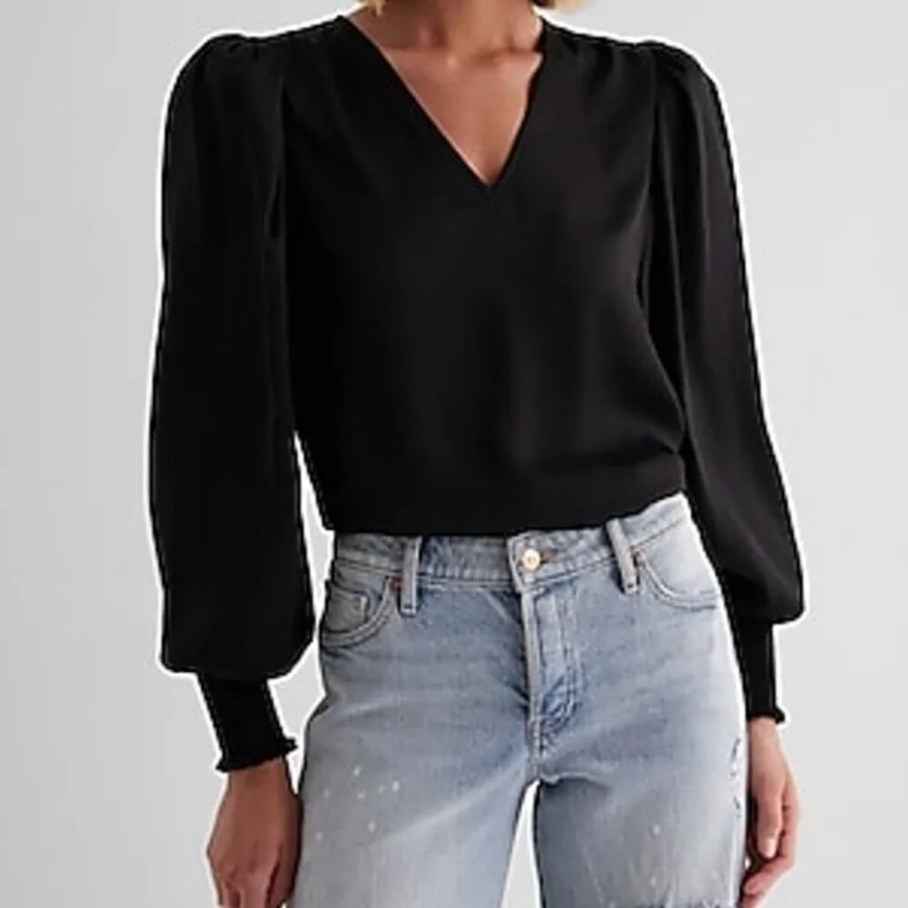EXPRESS Smocked Cuff V-Neck Long Sleeve Blouse in Black Size L